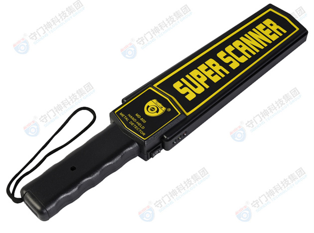 如何調節手持金屬探測器的靈敏度？