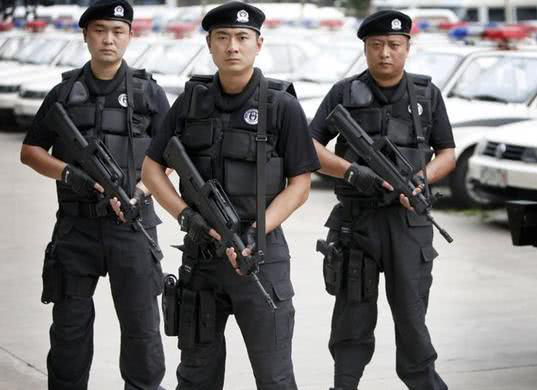防彈衣真能防止子彈嗎？特警告訴你真實體會，很是后怕！