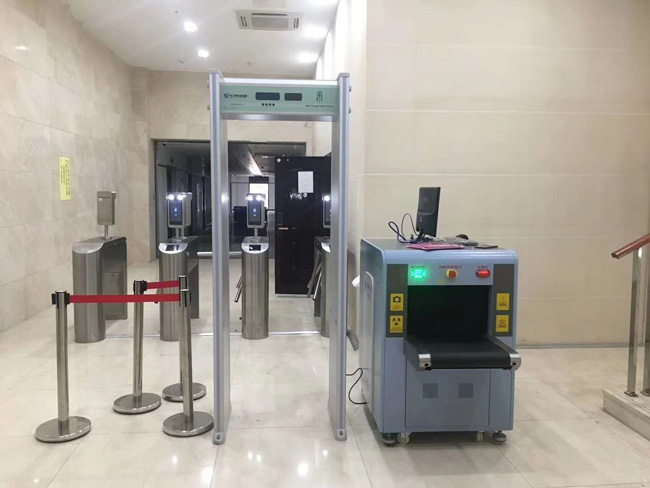 金屬探測(cè)安檢門(mén)是怎么探測(cè)到人體上的金屬物品的