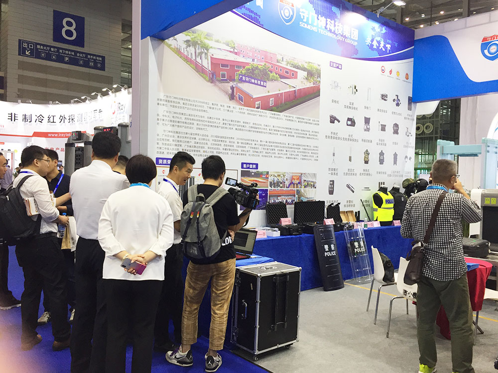 由守門神旗下子公司深圳市警鑫時代科技有限公司研發(fā)的無人機防御察打系統(tǒng)也備受關注