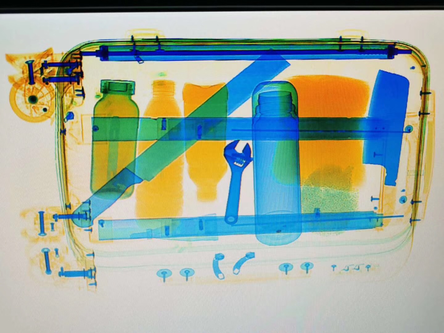 中國(guó)南昌VR產(chǎn)業(yè)基地采用守門神安檢機(jī)安檢門等安檢設(shè)備